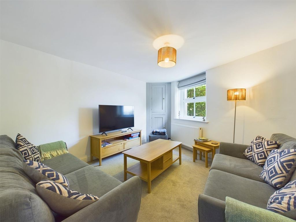 Property photo 3 of 10 Cam02541G0-Pr0277-Still002.Jpg