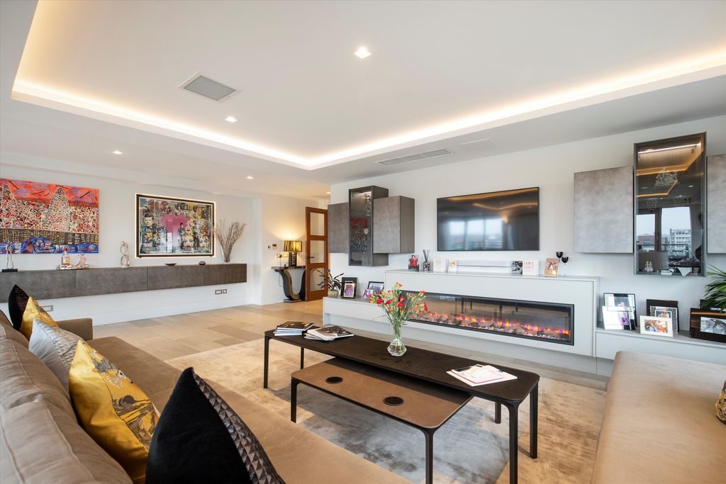 Property photo 3 of 17 Image