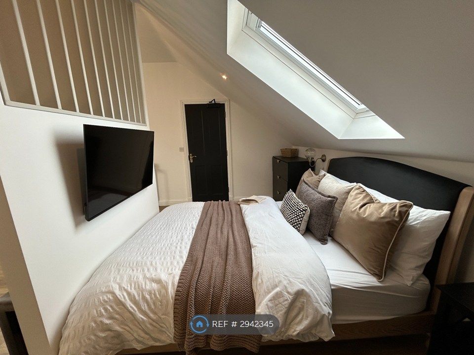 Property photo 2 of 11 Studio 7