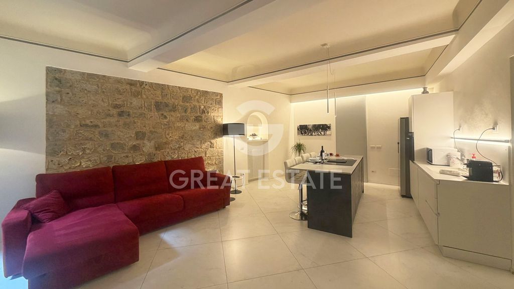 Property photo 3 of 13 Interiors