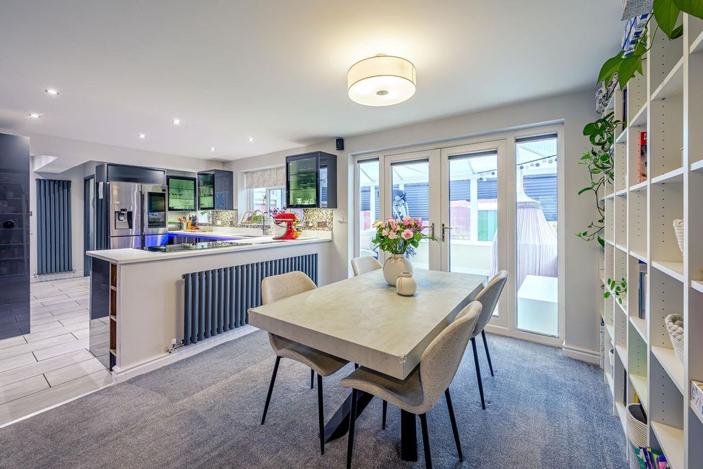 Property photo 2 of 23