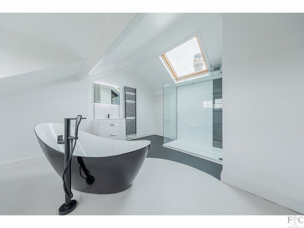 Property photo 3 of 36