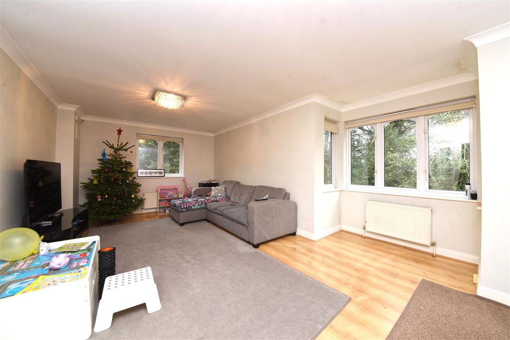 Property photo 3 of 10 18_Odette_Ct_Pic_4.Jpg