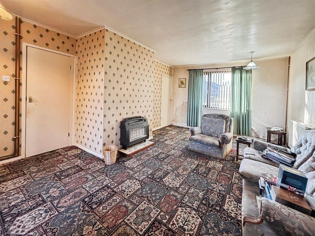 Property photo 2 of 17 Lounge