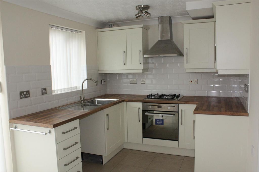 Property photo 3 of 12 Kitchen/Diner
