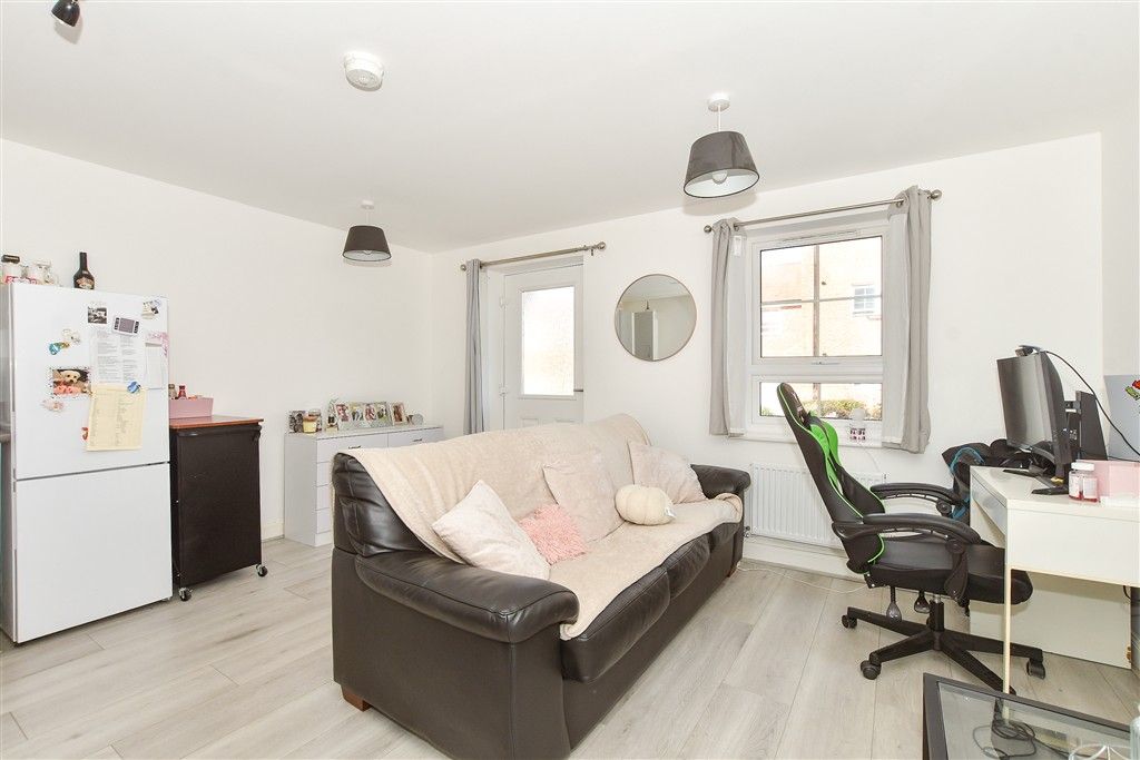 Property photo 1 of 10 Kitchen/ Lounge