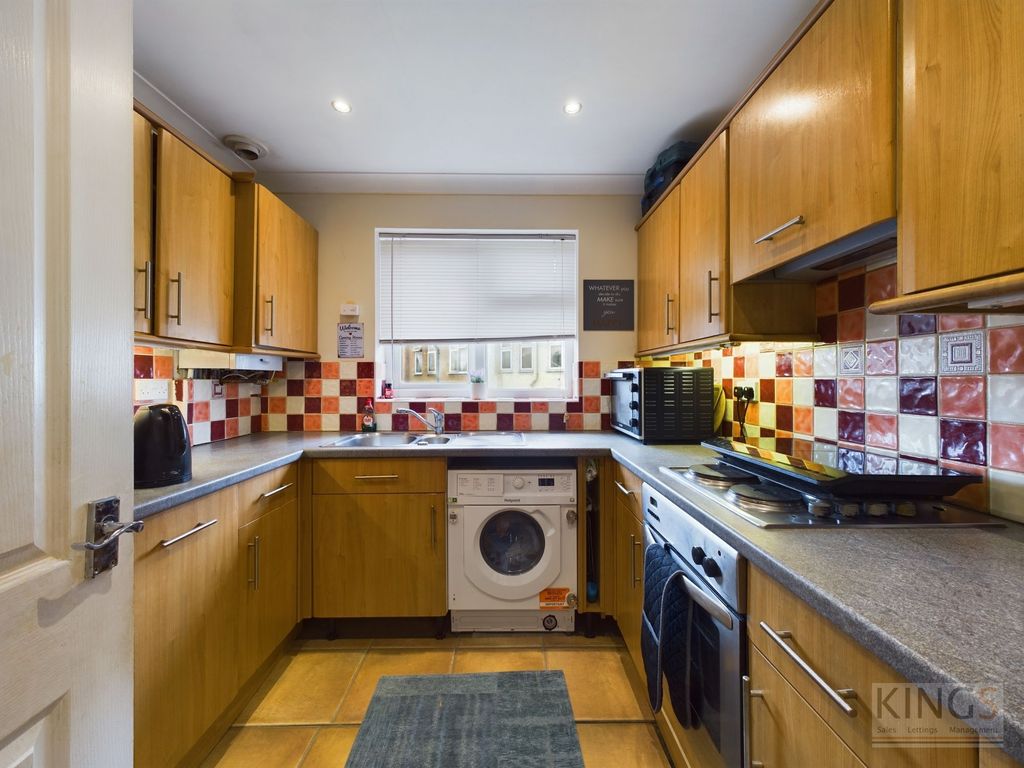 Property photo 2 of 6 Kitchen