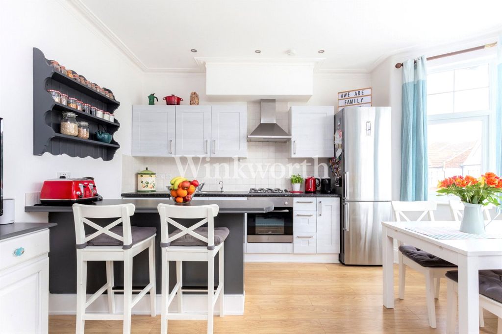 Property photo 2 of 14 Picture No. 18