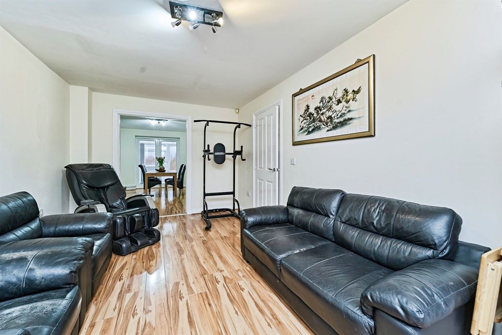 Property photo 2 of 26