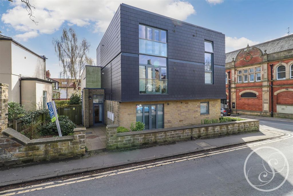 Property photo 1 of 11 External