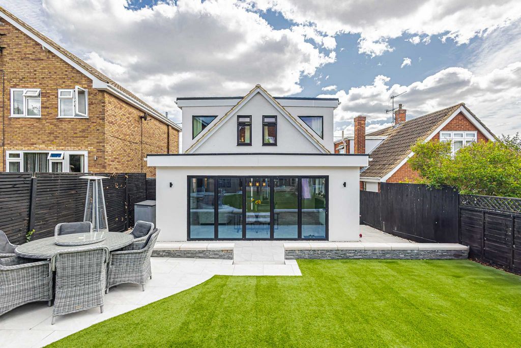 Property photo 2 of 33