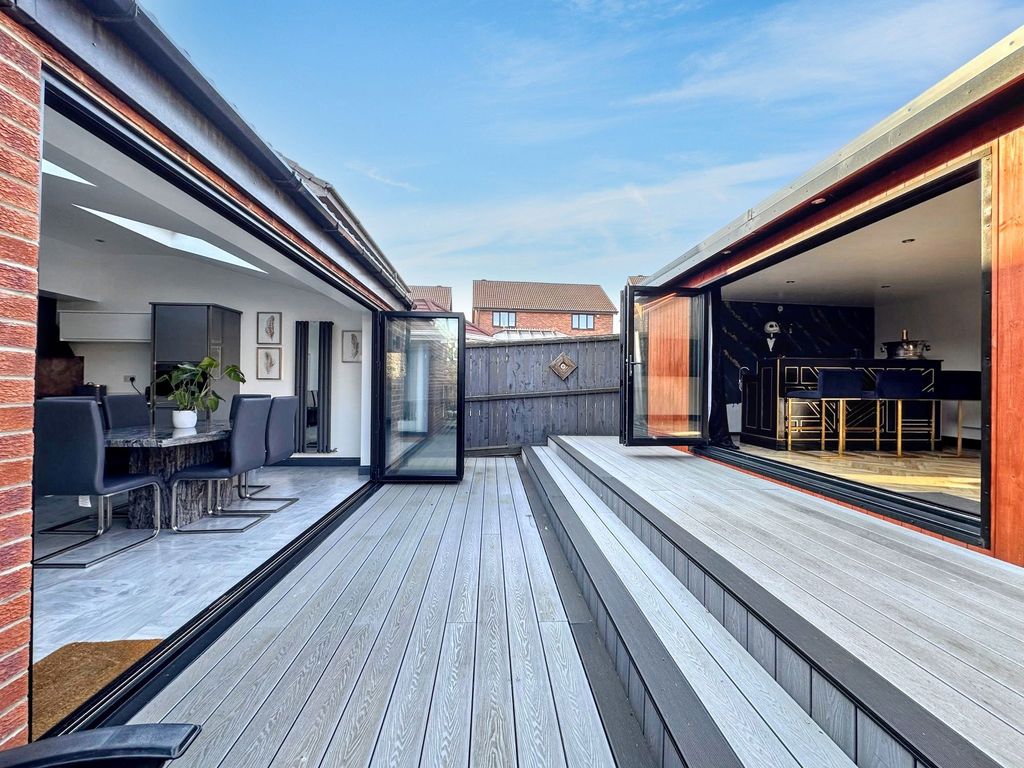 Property photo 2 of 33