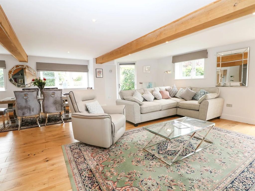 Property photo 3 of 18