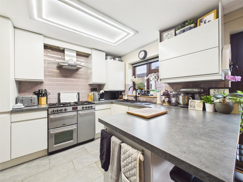 Property photo 2 of 14 Picture No. 04