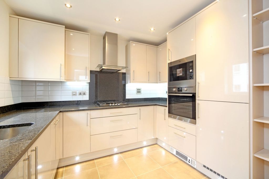 Property photo 3 of 10 Kitchen