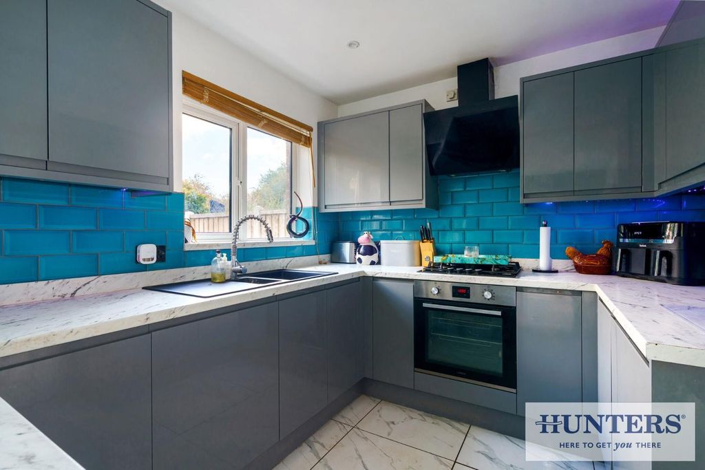Property photo 3 of 20 97884_29 Sycamore Avenue Eggborough  (7) - Copy_Lo