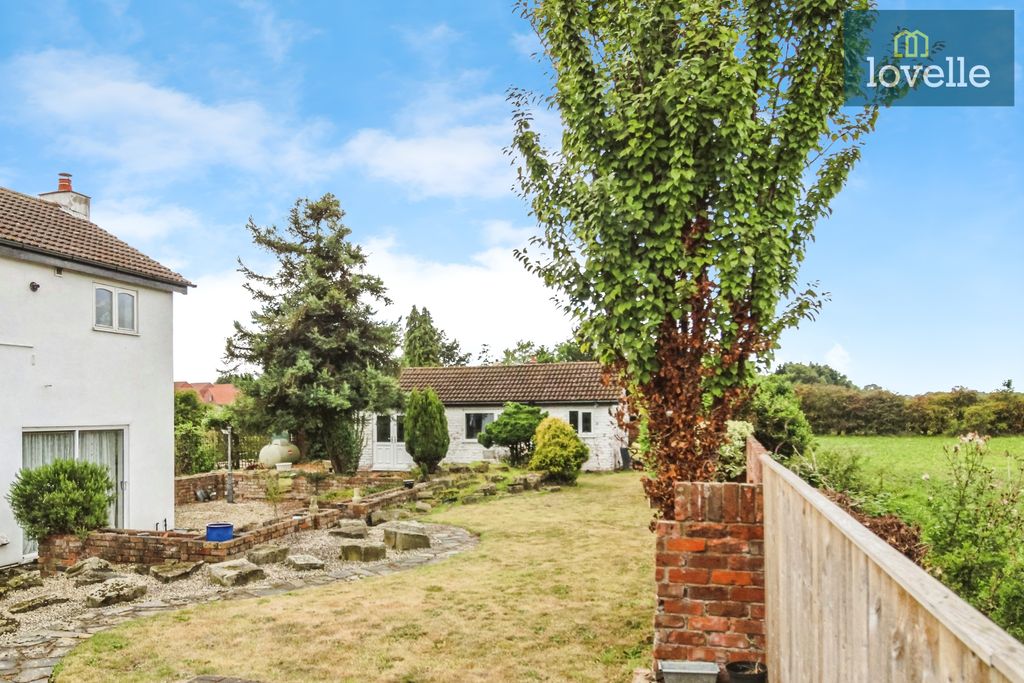 Property photo 3 of 33