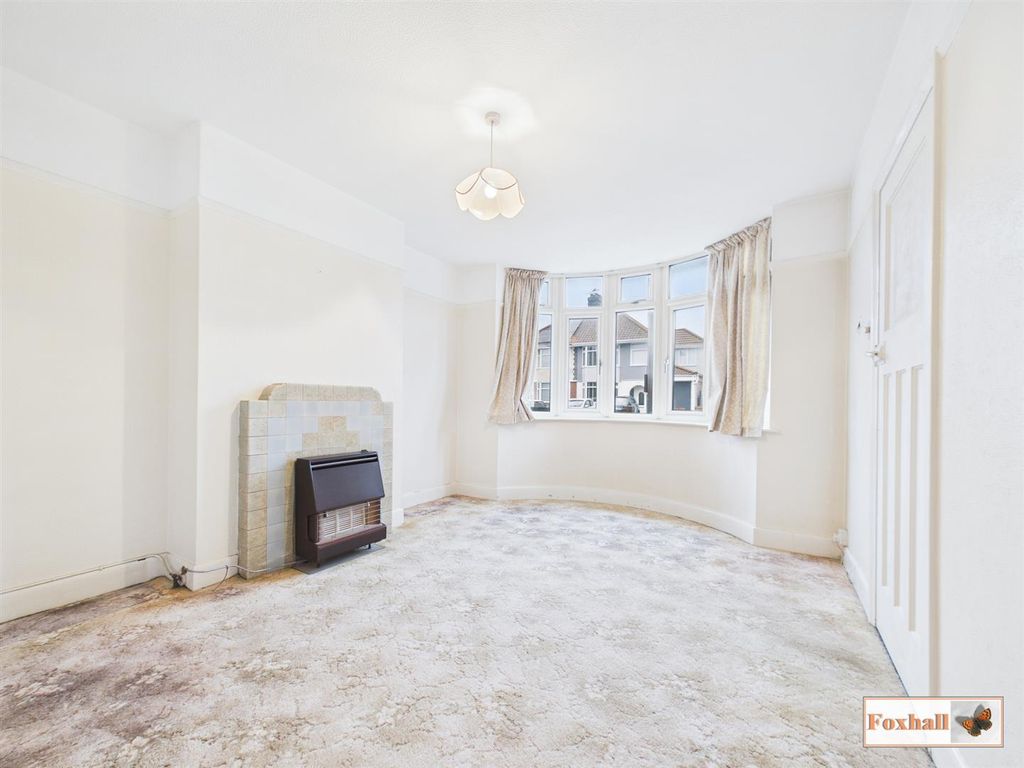 Property photo 2 of 13 Lounge