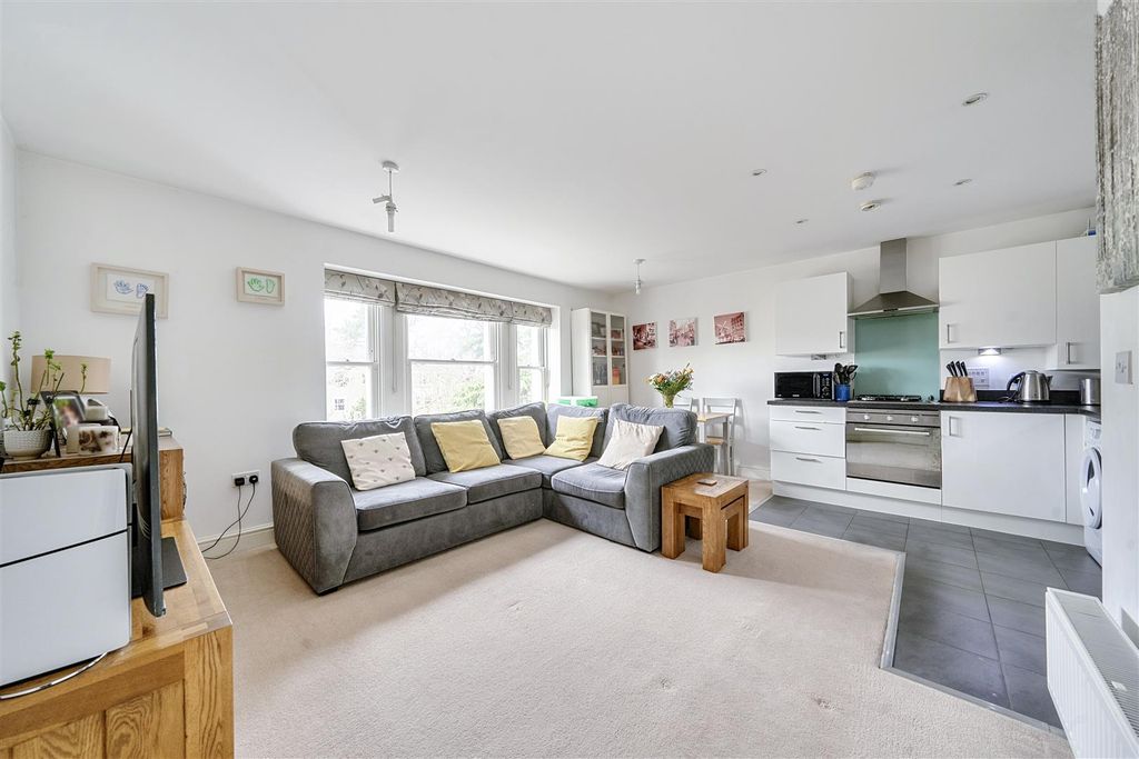 Property photo 2 of 10 1429372-17-69B80Afb9d98F.Jpg