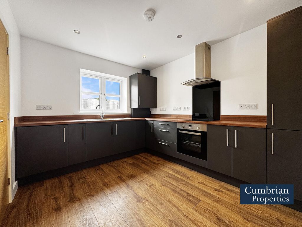 Property photo 2 of 6 Kitchen