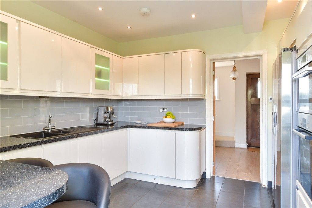Property photo 1 of 18 Kitchen