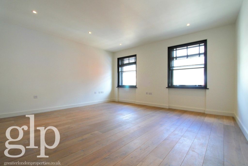 Property photo 3 of 13 966395