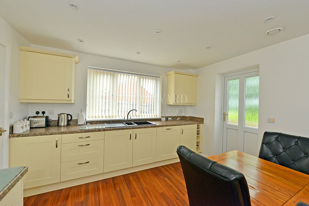 Property photo 3 of 25 Kitchen/Breakfast Room