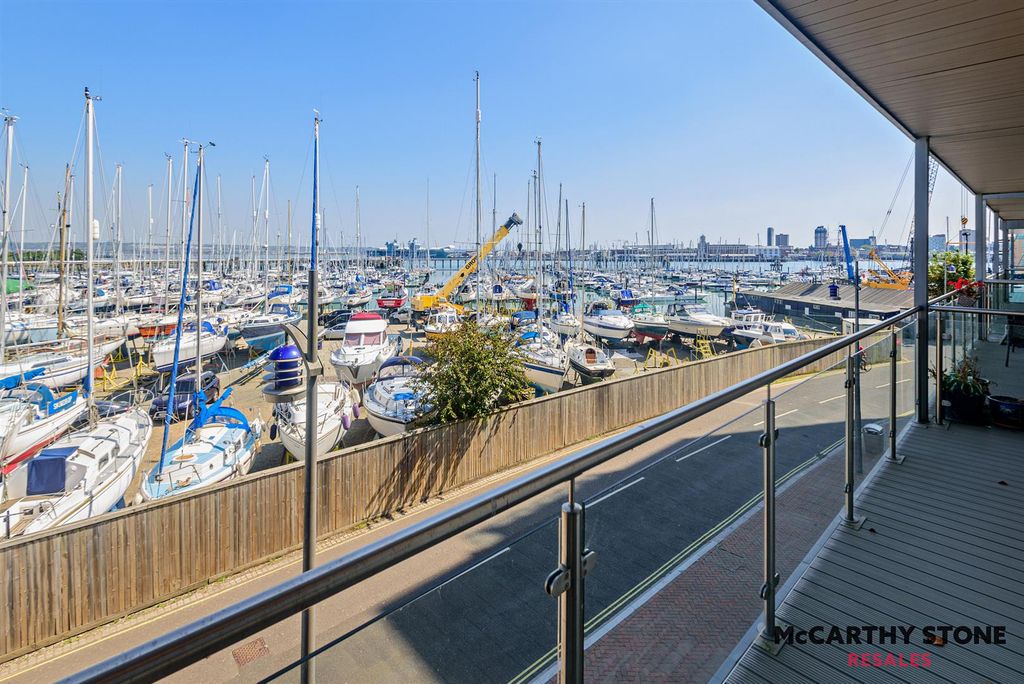 Property photo 3 of 12 8606939-Exterior03-800.Jpg