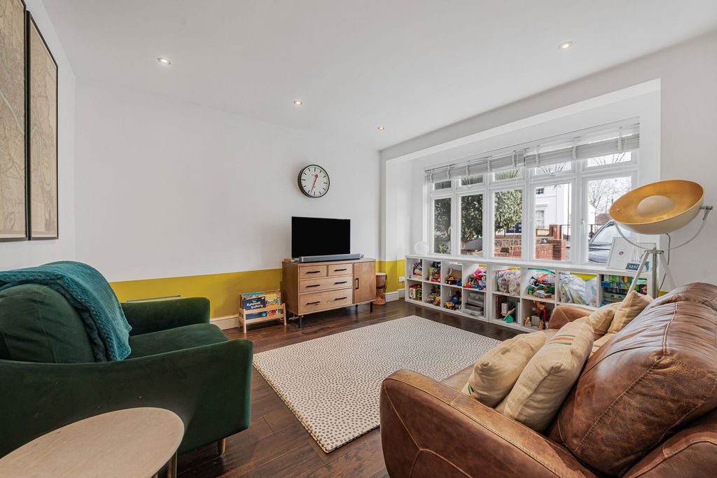 Property photo 2 of 21