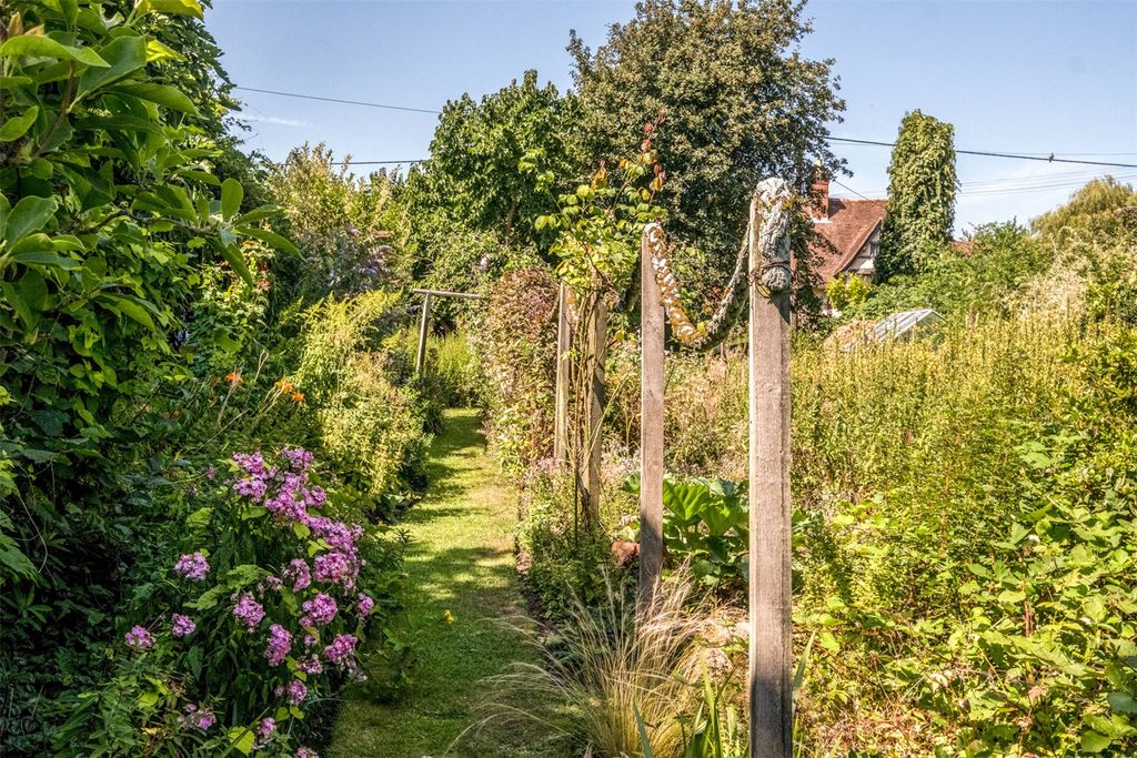 Property photo 2 of 22 Garden