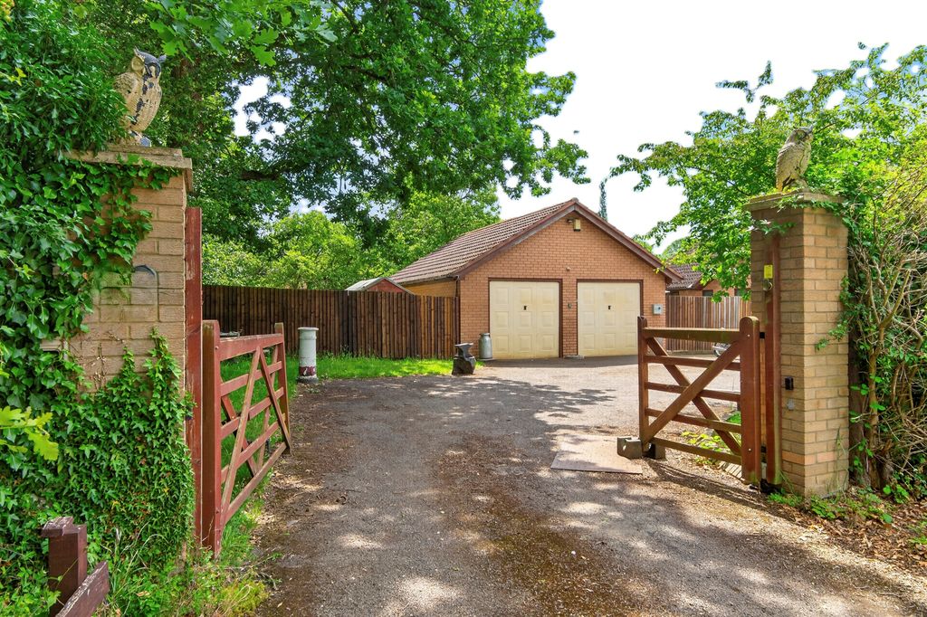 Property photo 2 of 34