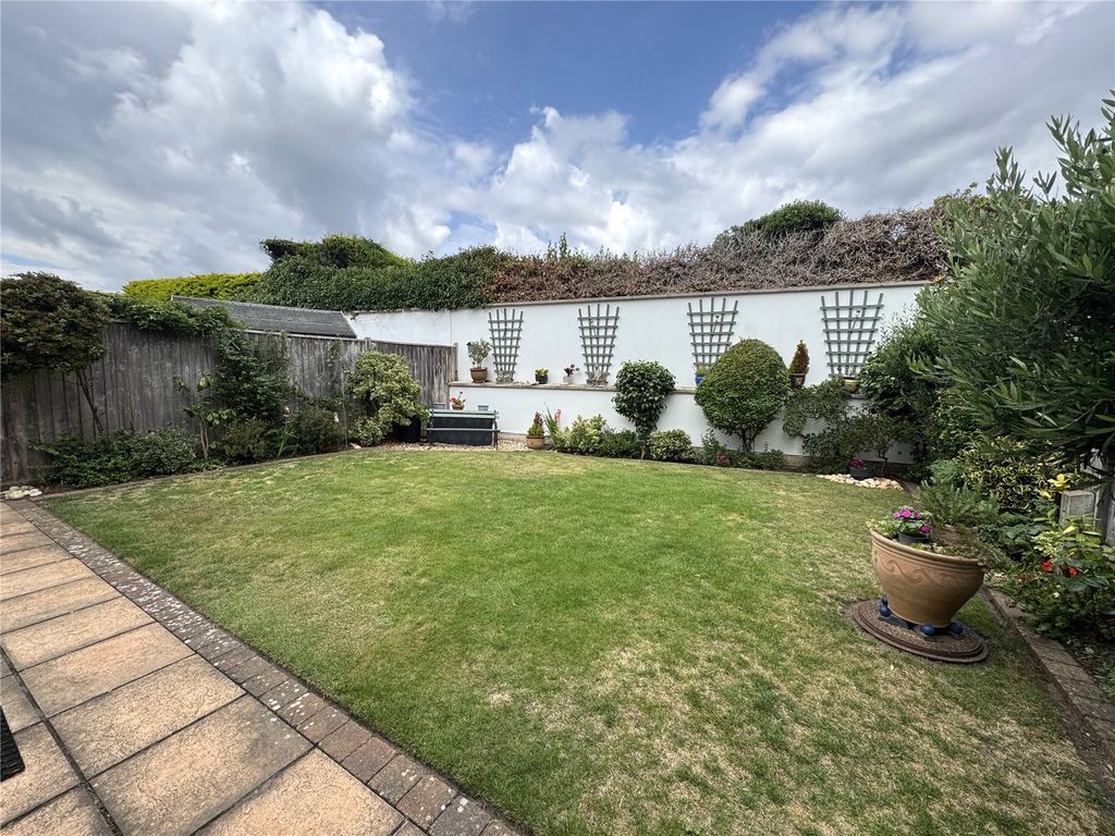 Property photo 2 of 16 Picture No. 13