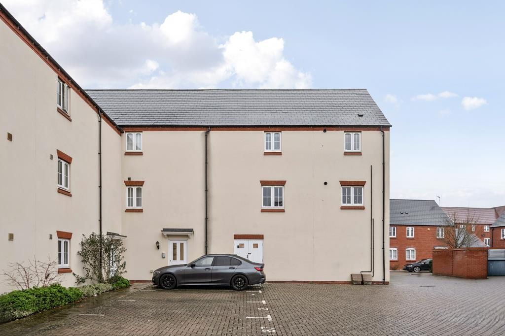 Property photo 2 of 18 External View