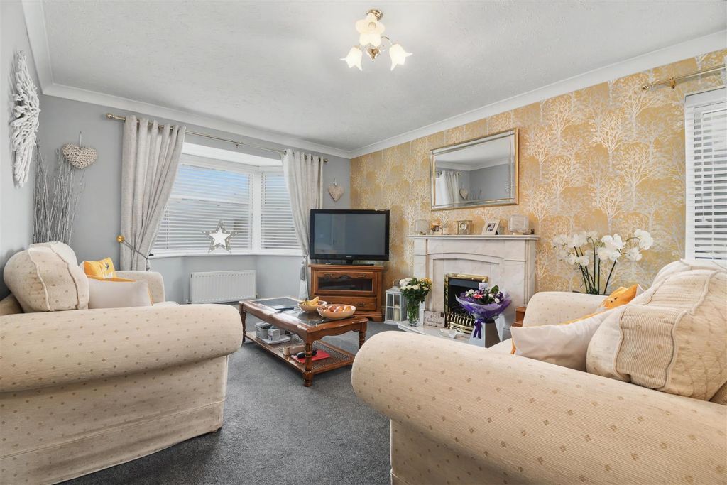 Property photo 2 of 23 Lounge