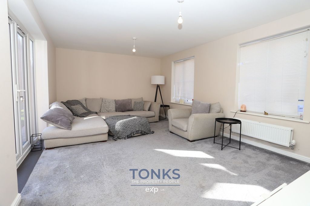 Property photo 2 of 21