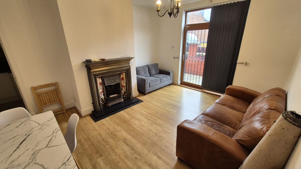 Property photo 1 of 12 Great Western Street