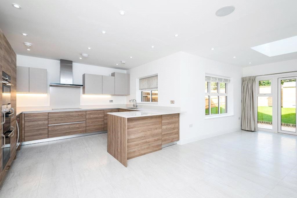 Property photo 2 of 15 Kitchen/Dining Room