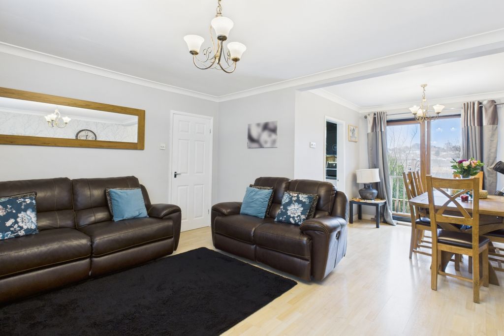 Property photo 2 of 25 Open Plan Living Room