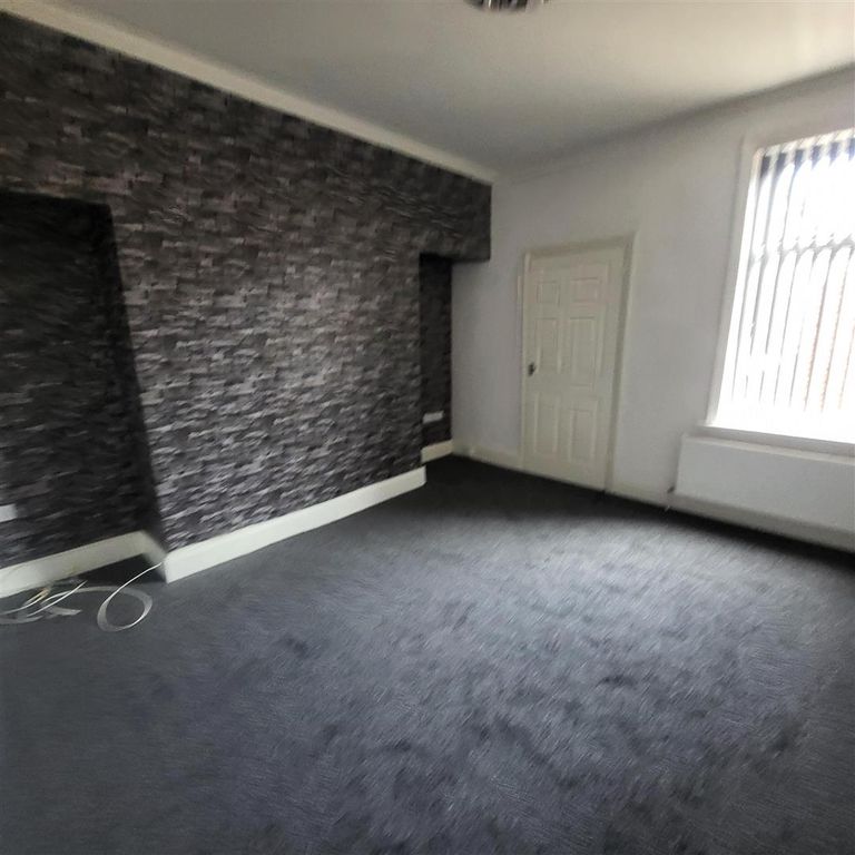 Property photo 3 of 6 517 John Williamson Lounge .Jpg