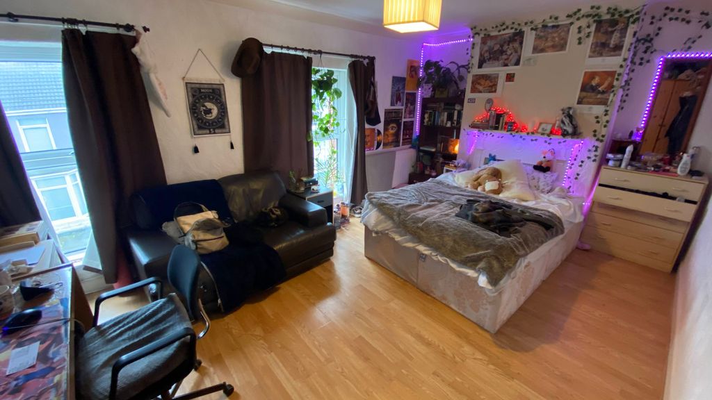 Property photo 2 of 11