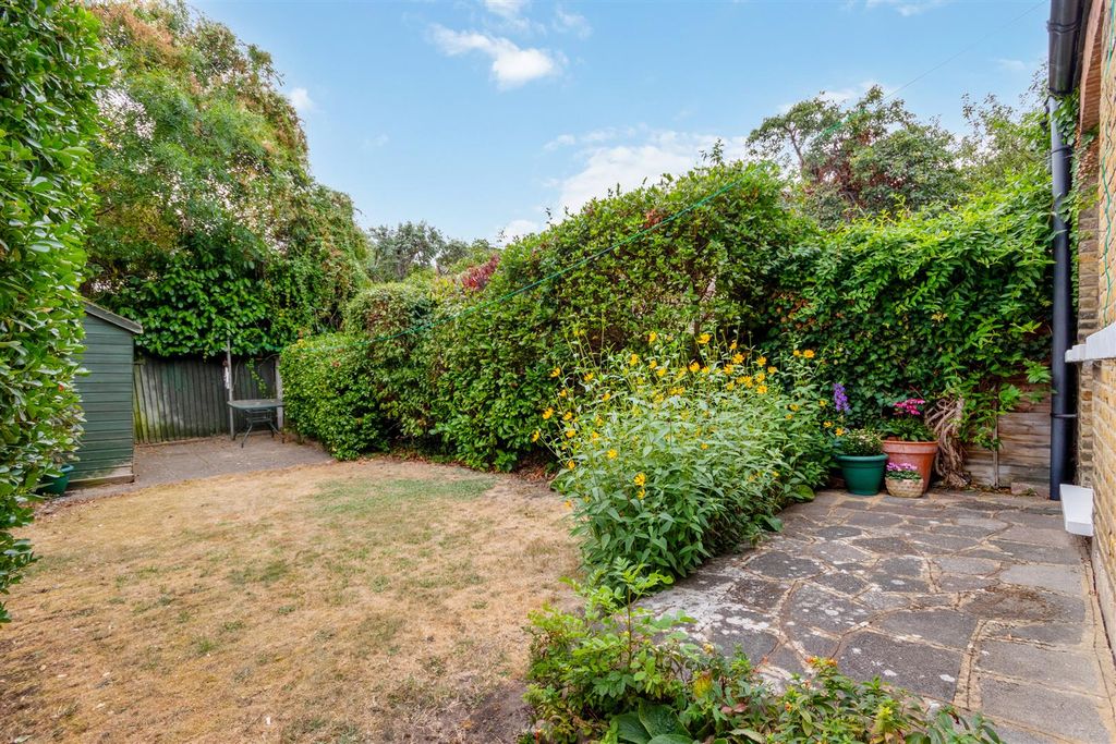 Property photo 3 of 12 West Facing Garden