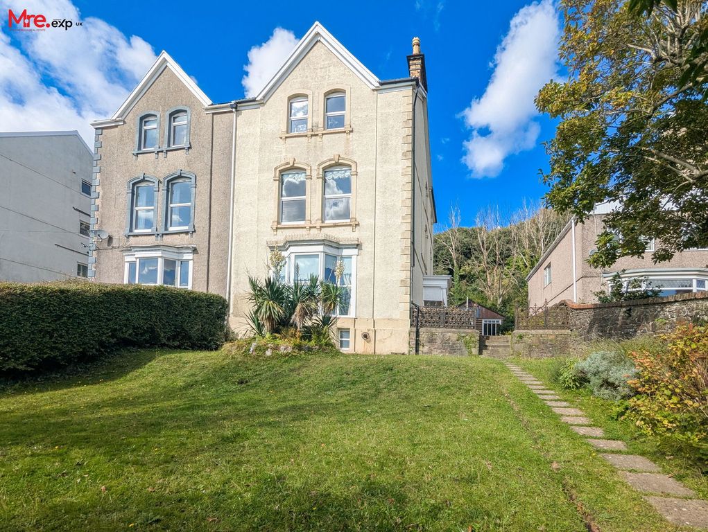 Property photo 1 of 18