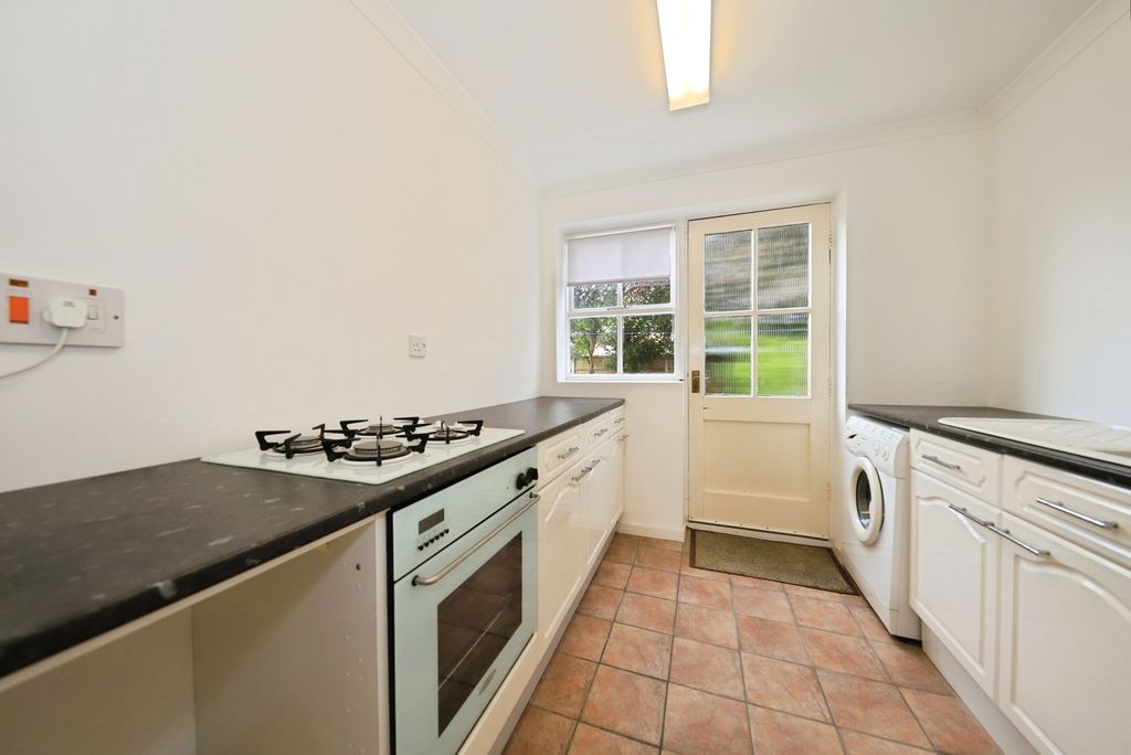 Property photo 3 of 8 Kitchen