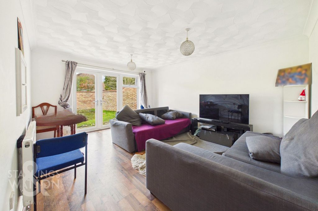 Property photo 2 of 20