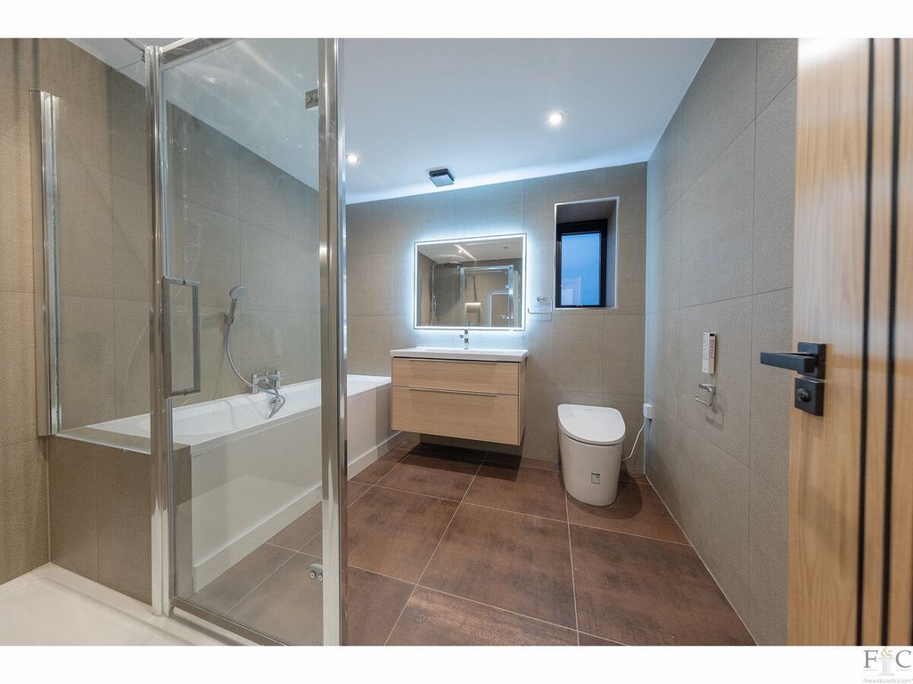 Additional image 15 of 7 bed detached house for saleCarisbrooke Road, Leicester LE2