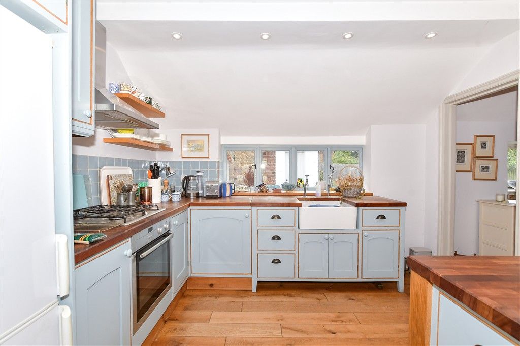 Property photo 2 of 10 Kitchen