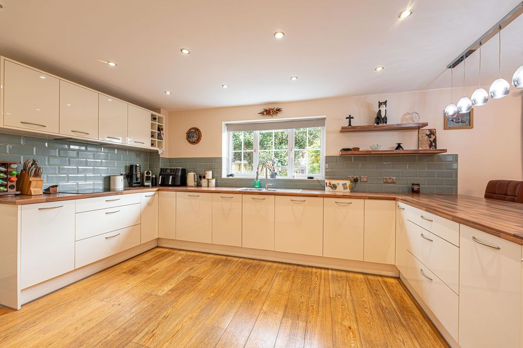 Property photo 2 of 45