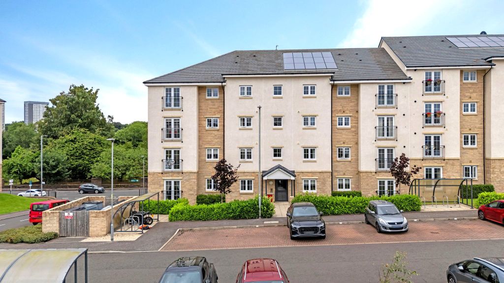 Property photo 1 of 19 4-Web-Or-Mls-233A Thornliebank Road Flat 0.4_40