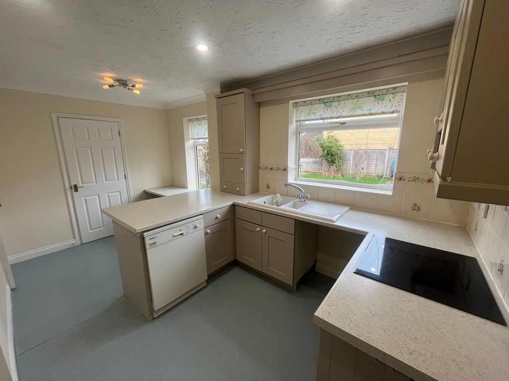 Property photo 2 of 12 Kitchen