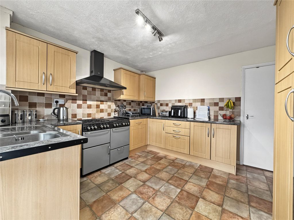 Property photo 2 of 22 Picture No. 11